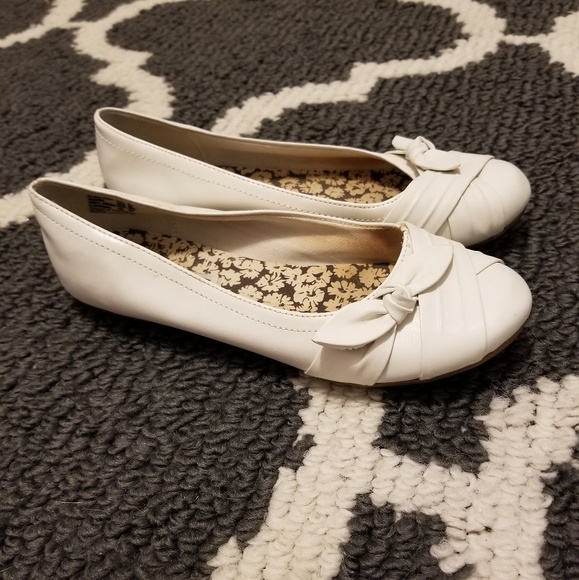 White Flats - Picture 3 of 4